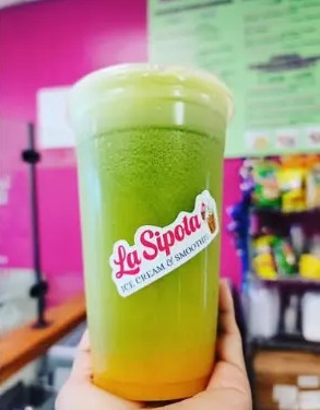 Jugo verde detox y licuado de fruta natural